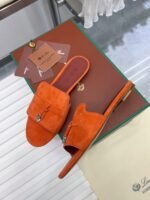 Loro Piana's new women's flip-flops with metal clasp - Image 3