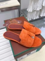 Loro Piana's new women's flip-flops with metal clasp - Image 7