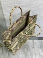 The latest earthy yellow color scheme of Tote tiger embroidery - Image 8