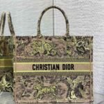 The latest earthy yellow color scheme of Tote tiger embroidery