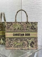 The latest earthy yellow color scheme of Tote tiger embroidery