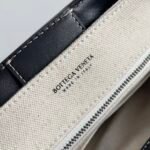 Bottega Veneta The eight character buckle (bow tie) handbag - Image 8