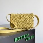 Bottega Venetaa crossbody bag - Image 3