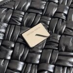 Bottega Venetaa crossbody bag - Image 6