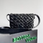 Bottega Venetaa crossbody bag - Image 3
