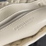 Bottega Venetaa crossbody bag - Image 8