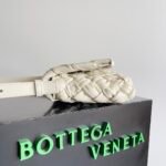 Bottega Venetaa crossbody bag - Image 2