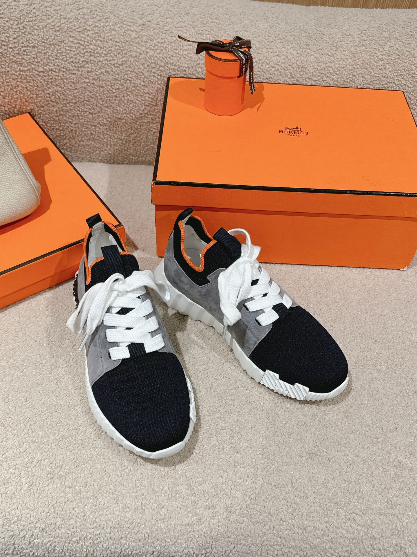 i1721470666_1742_4.jpg New Hermes sneakers - Image 1