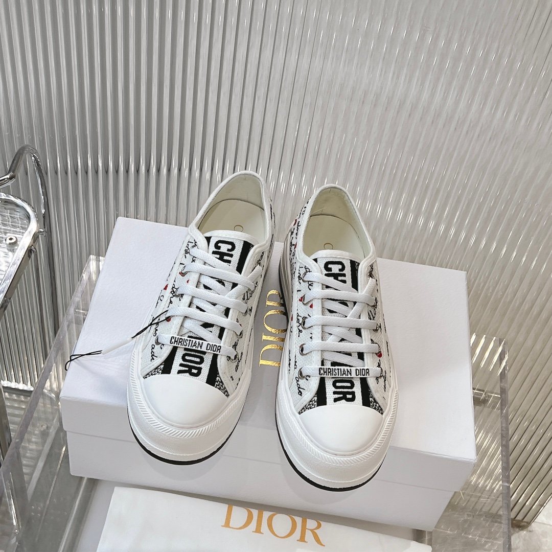 i1721718522_666_0.jpg Dior new casual sports shoes - Image 1
