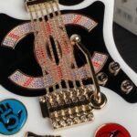 Chanel Limited Edition Collection Heavy duty EditionThe high-end handmade workshop guitar dinner box bag - Image 6