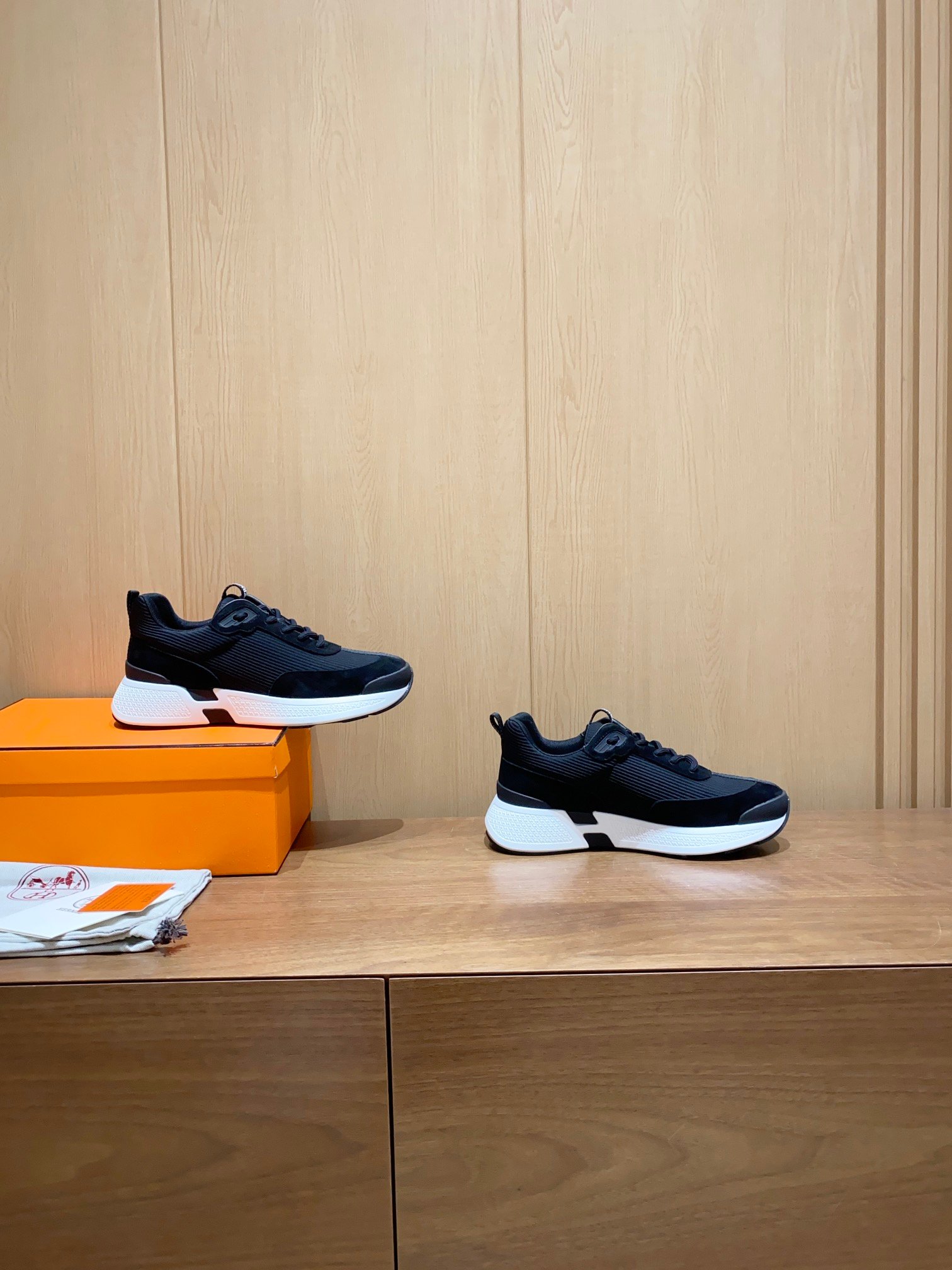 i1725372342_6035_0.jpg New Hermes sneakers - Image 1
