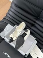 Classic Chanel kitten heels - Image 5