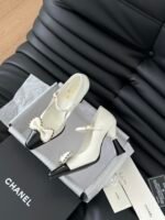 Classic Chanel kitten heels - Image 4