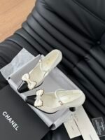 Classic Chanel kitten heels - Image 6