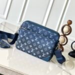 Louis Vuitton Trio messenger bag
