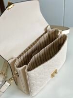 Louis Vuitton  Metis Postman Bag - Image 8
