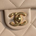 Chanel sheepskin underarm bag - Image 3
