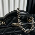 Chanel 24k makeup bag - Image 6