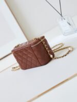 Chanel 24K pearl makeup bag - Image 4