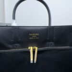 Balenciaga handbag - Image 8