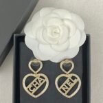 Chanel double heart-shaped hollow letter earrings - Image 5