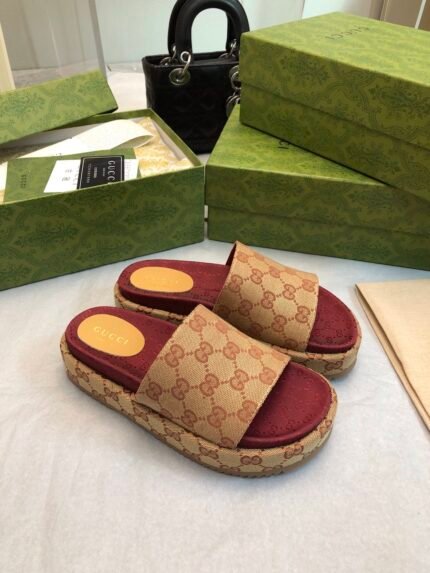 GUCCI summer's latest limited edition platform slippers