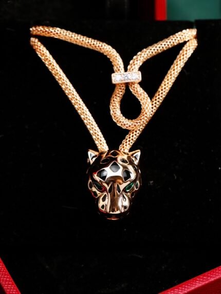 Cartier leopard head necklace can be folded and worn as a bracelet