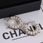 Chanel's new pearl earrings - Image 3