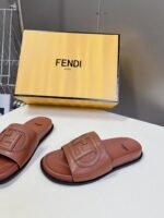 Fendi's new flat slippers - Image 3