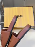 Fendi's new flat slippers - Image 9