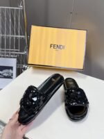 Fendi's new flat slippers - Image 4