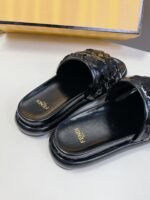 Fendi's new flat slippers - Image 7