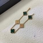 Van Cleef&Arpels Golden Peacock Green Bracelet with Five Flowers - Image 2