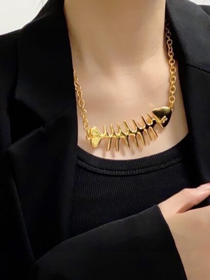 Chanel's latest high-quality double-C fish skeleton necklace